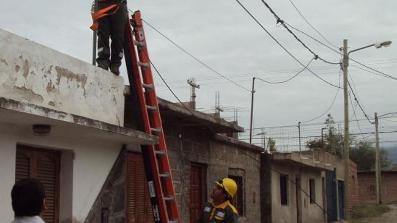 La EC SAPEM normaliza el servicio en B° Vélez Sarsfield