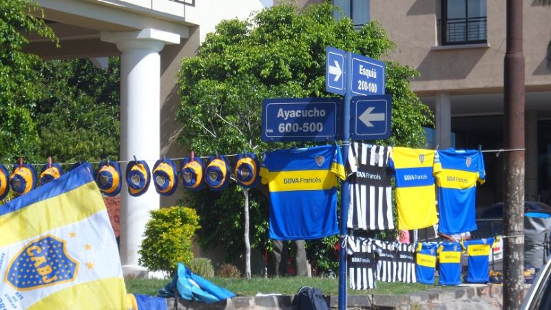 Comienzan a llegar los vendedores al hotel donde se alojará Boca