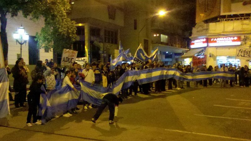 En una noche fría de otoño, los “indignados” volvieron a marchar
