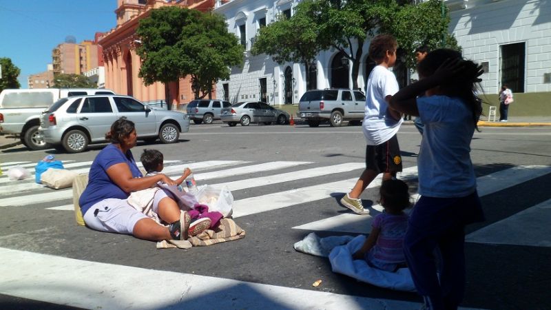 “Sentada” en reclamo de una vivienda 