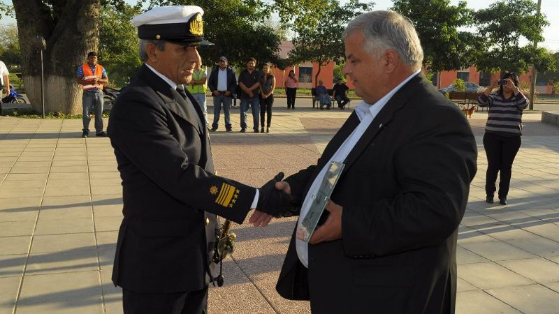 Carletta homenajeó a sobreviviente del hundimiento del Belgrano