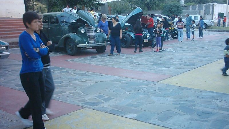 Los Autos de Época salen de “Visita por las Siete Capillas\"