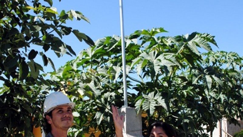 Comenzó el retiro de “colgados” y se hacen conexiones en B° Santa Marta