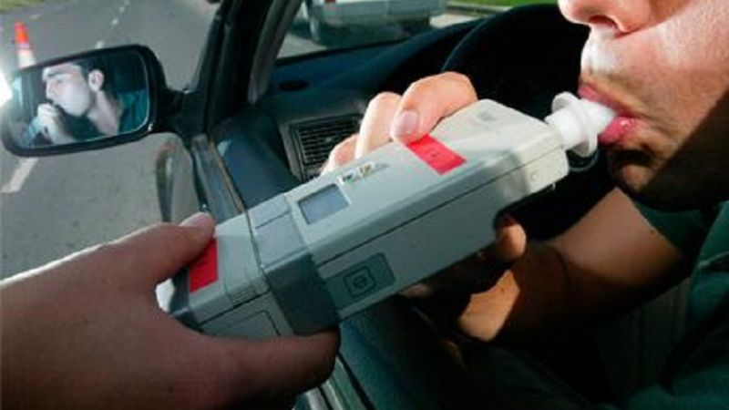 Le secuestran el auto a conductor ebrio y peligroso