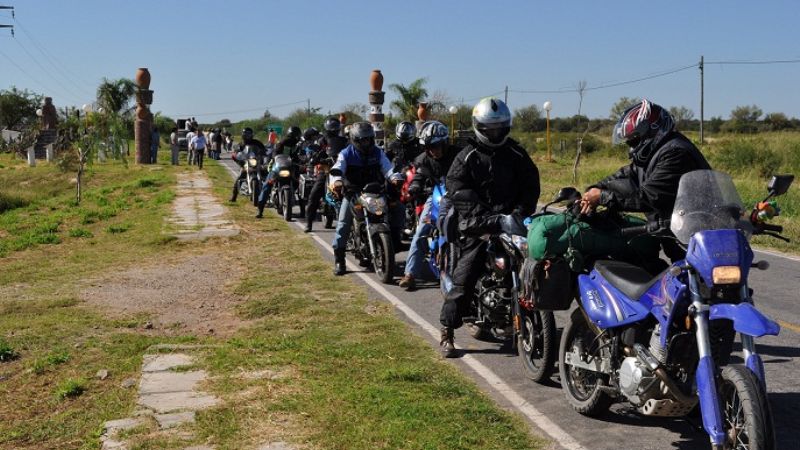 Moteros solidarios entregaron donaciones en Icaño