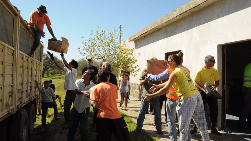 Moteros solidarios entregaron donaciones en Icaño