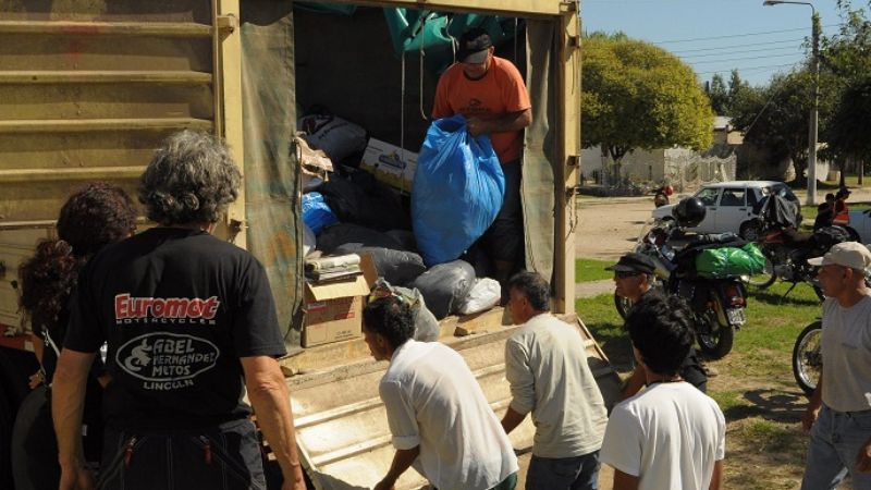 Moteros solidarios entregaron donaciones en Icaño