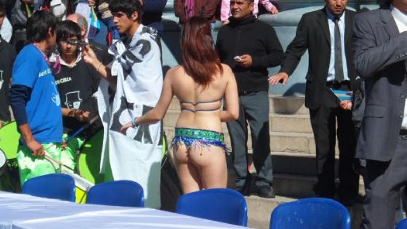 Bombos y redoblantes llegaron en el Cine Teatro  