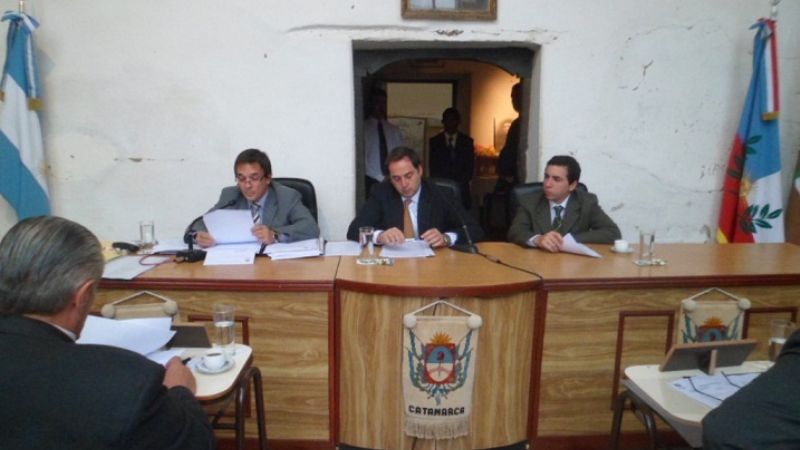 Senadores puntuales dieron inicio a la sesión