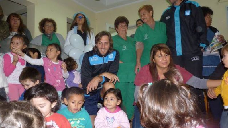 Los jugadores de Racing alegraron a los nenes de la Casa Cuna