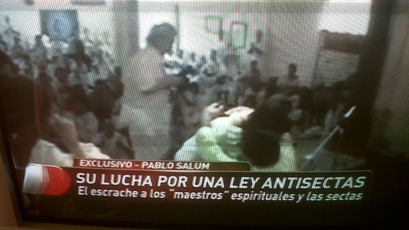 Continúan los escraches en contra del Maestro Amor