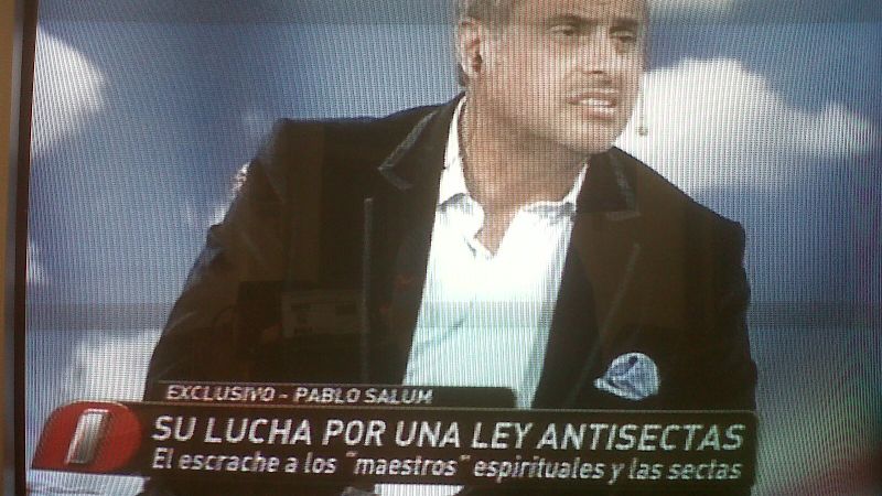 Continúan los escraches en contra del Maestro Amor