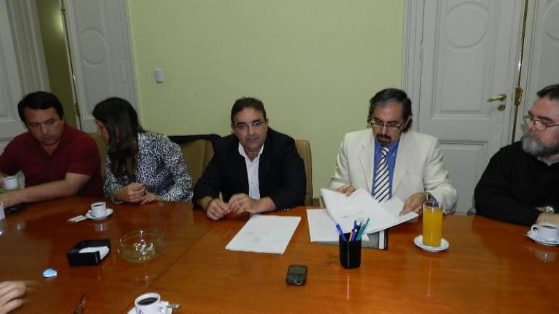Municipio y Provincia firmaron un convenio con la orden franciscana