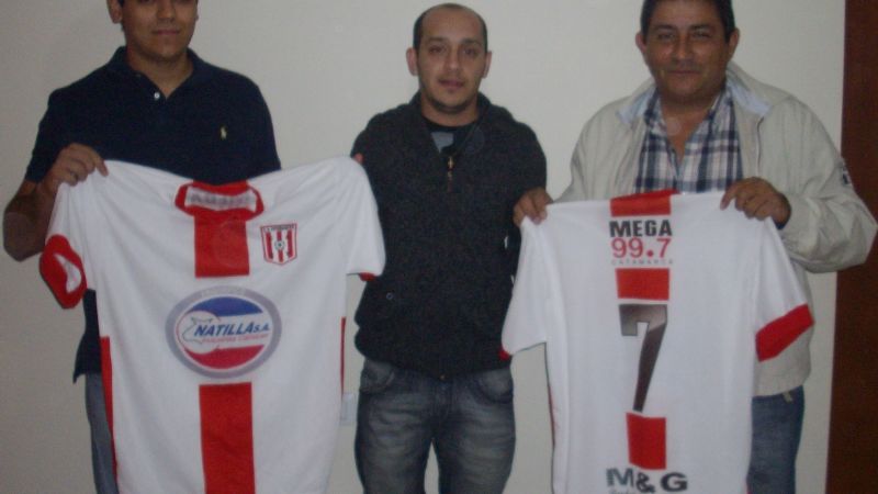 Estudiantes de La Tablada presentó su camiseta