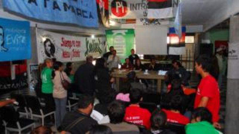 Emerge movimiento “Muchas banderas, poca gente”