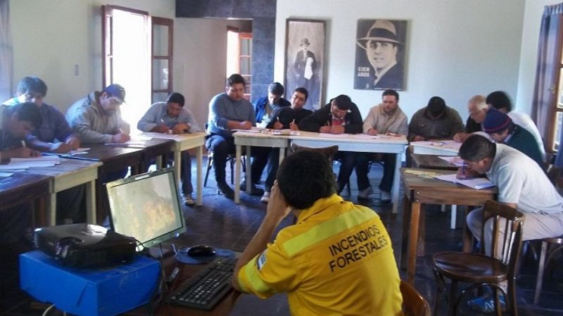 Dictaron curso básico de combatiente de incendios forestales en Capayán 