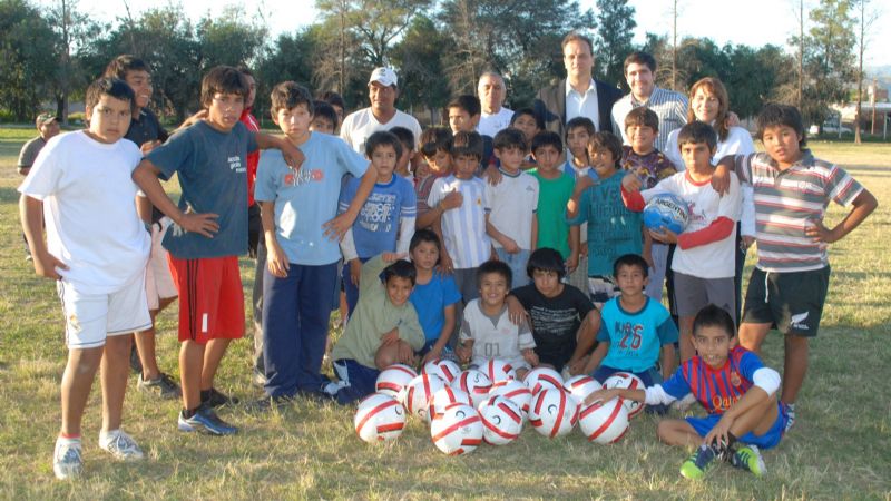 Brumec entregó pelotas al Club Los Sureños