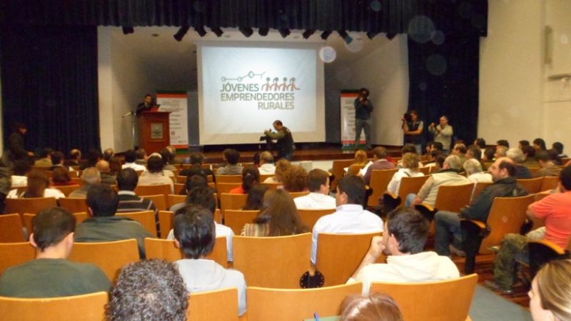 Gran participación de emprendedores en capacitaciones