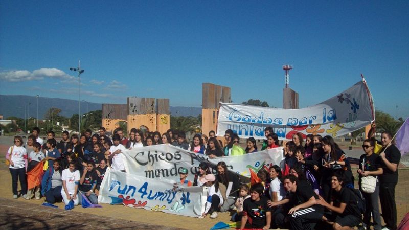 El municipio capitalino colaboró con chicos que trabajan por un Mundo Unido