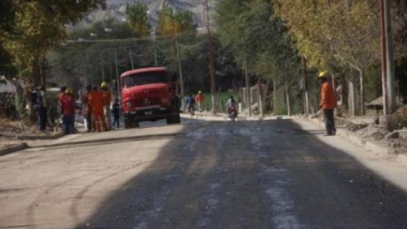 Comenzó la etapa de pavimentación en el barrio El Cerrito