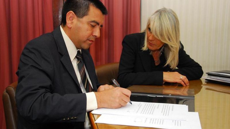 Educación y Gobierno firmaron acuerdo