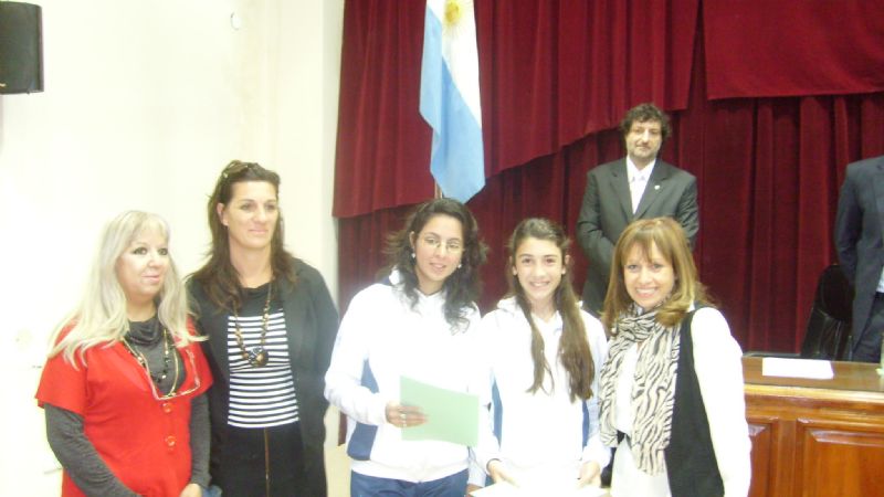 Distinguen a patinadoras catamarqueñas