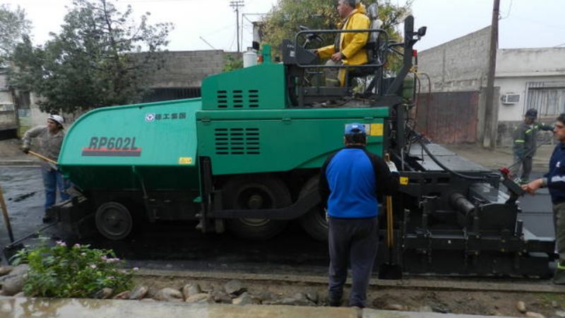 Etapa de pavimentación en barrio Los Troncos
