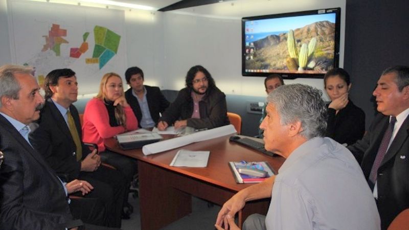 El ministro Molina y concejales planifican por la garrafa social