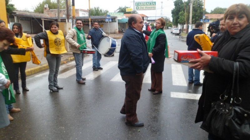 Aseguran que ex funcionarios están detrás de los reclamos salariales 