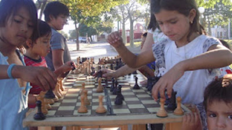 La comuna capitalina continúa promoviendo el ajedrez