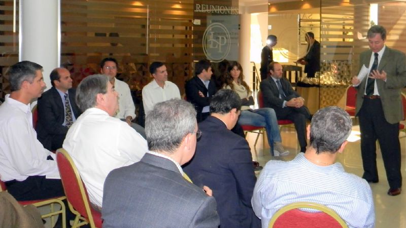 Venturini y Furlong en reunión de Comunicación en Situaciones de Crisis