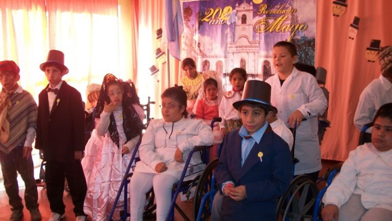 Acto de la Revolución de Mayo en la Escuela de Rehabilitación