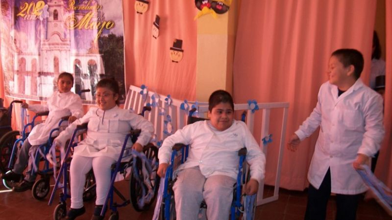 Acto de la Revolución de Mayo en la Escuela de Rehabilitación