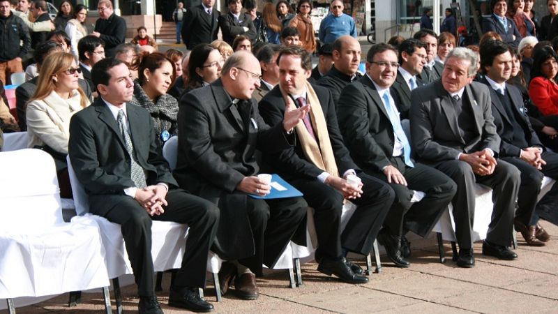 Mera participa del acto en la Capital