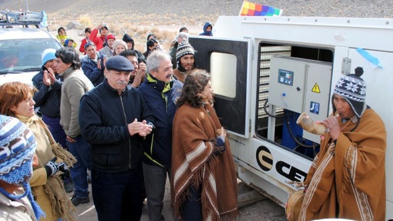 La gobernadora inauguró nuevo sistema eléctrico en Antofalla