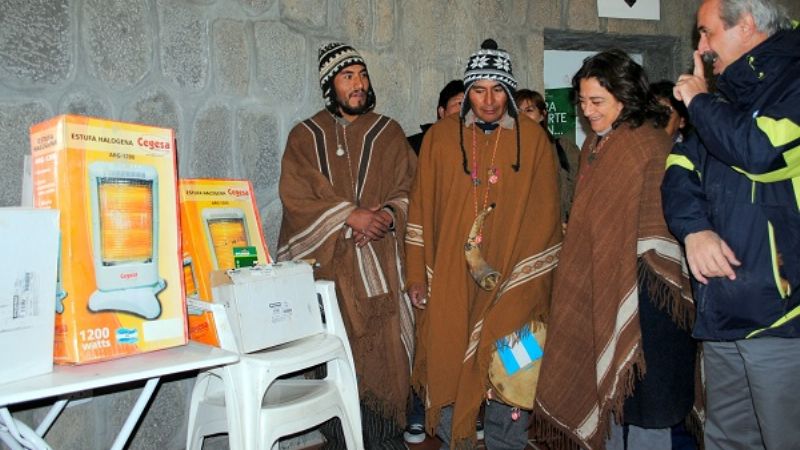 La gobernadora inauguró nuevo sistema eléctrico en Antofalla