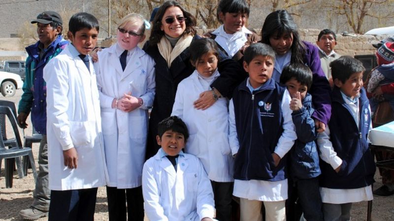 La gobernadora inauguró nuevo sistema eléctrico en Antofalla