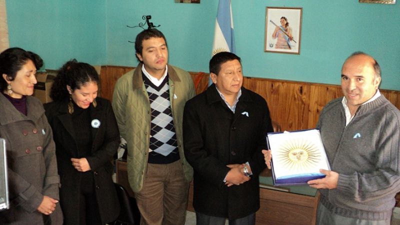 El bloque justicialista donó una bandera a la Policía