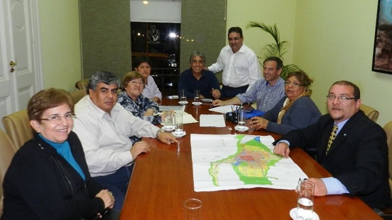 Jalil con representantes del centro vecinal “20 de Febrero”