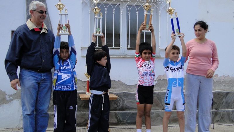 Jornada de ciclismo por el aniversario del natalicio de FME  