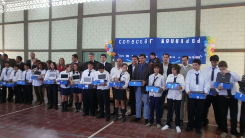 Entregaron más de 400 netbooks en Capayán