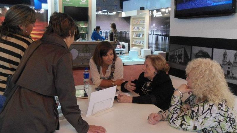 Más autores presentaron sus obras en el stand de Catamarca 