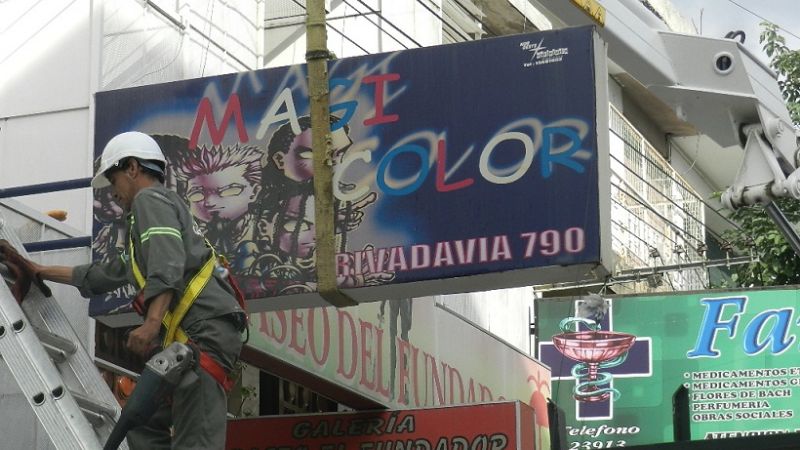 Más retiro de cartelería en el casco céntrico   