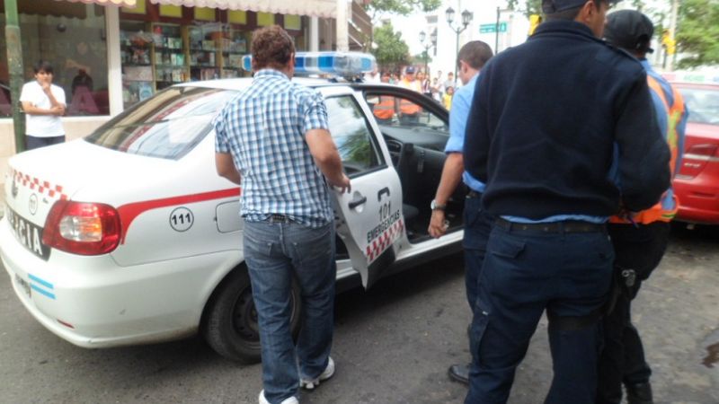 Detenidos por apedrear un patrullero