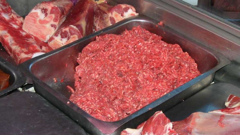 Secuestran carne en mal estado del supermercado Vea