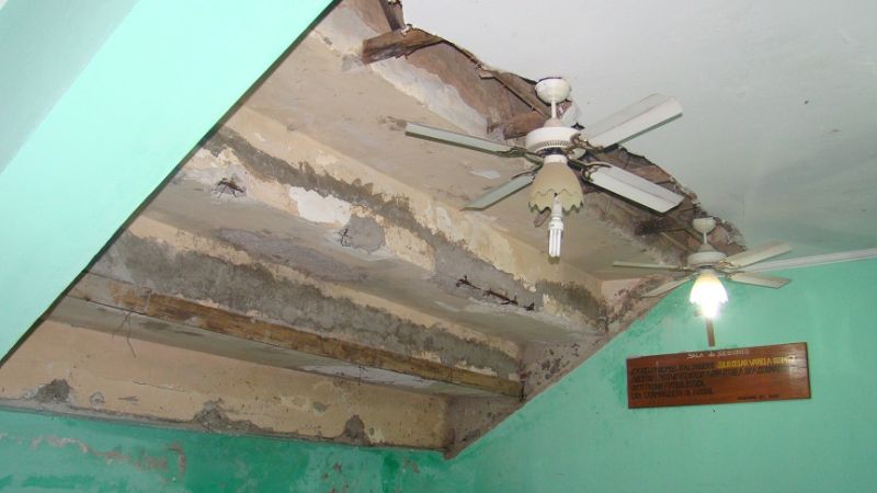 Deplorable estado de la sala de reuniones de la Liga Catamarqueña