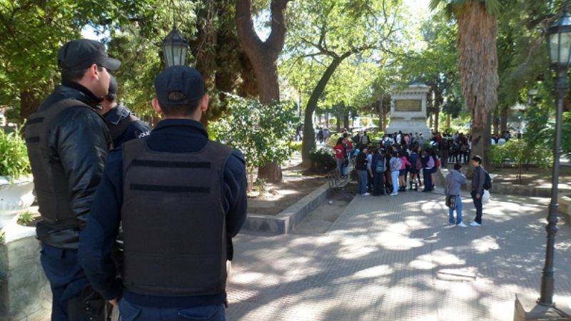 Boxeo de alumnas en la Plaza 25 de Mayo