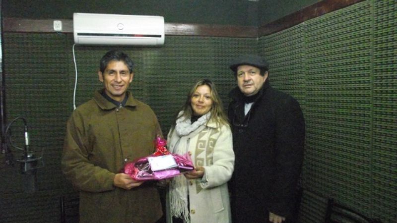 Andersch entregó obsequios a los periodistas santamarianos