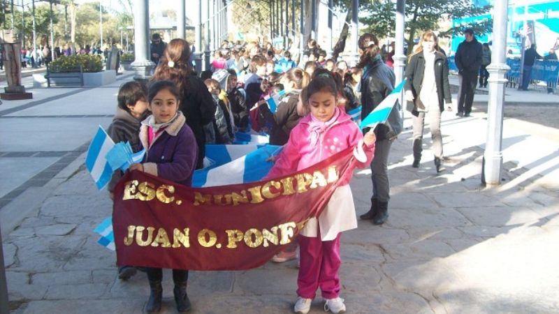 Escuelas municipales con sentimiento patrio