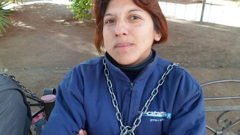 Militante del PJ se encadenó